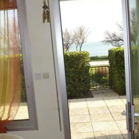Апартаменты Maison En Bord De A Avec Terrasse, 6 Pers, Wifi - Fr-1-551-2